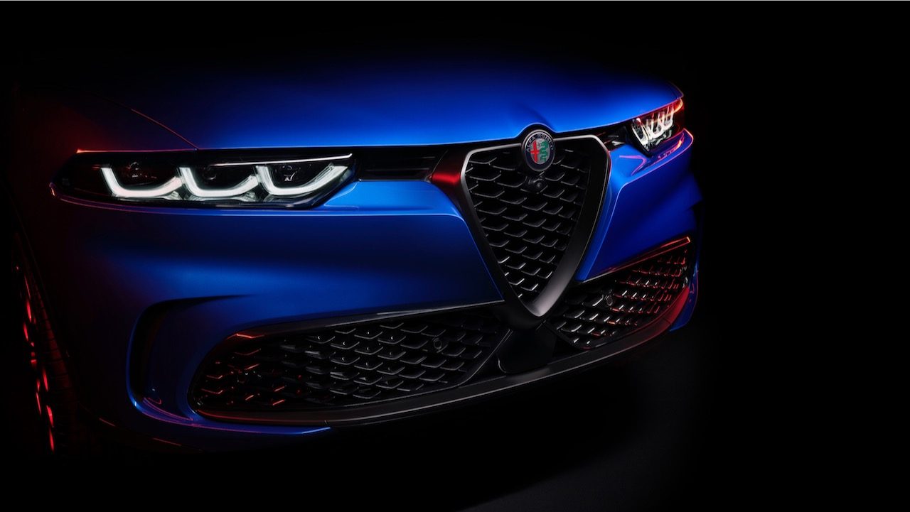 alfa romeo tonale opcion hibrida enchufable 2023 european spec  trefoil grille