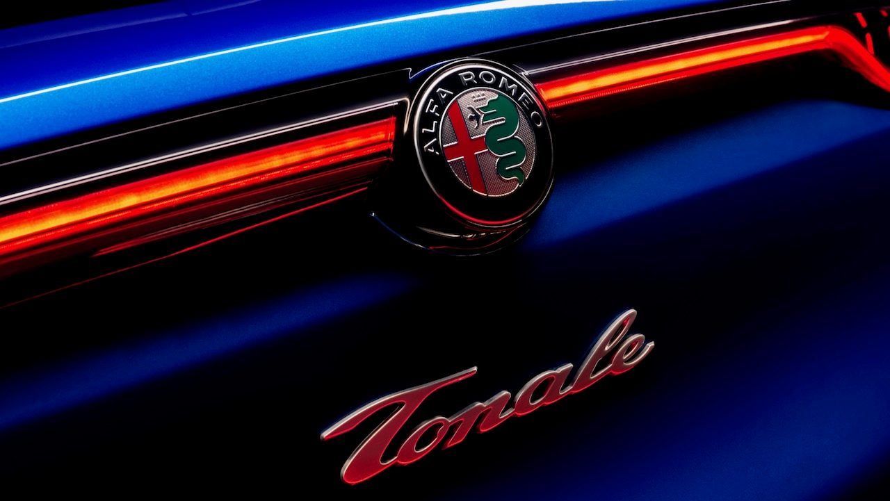 alfa romeo tonale opcion hibrida enchufable 2023 european spec rear badge