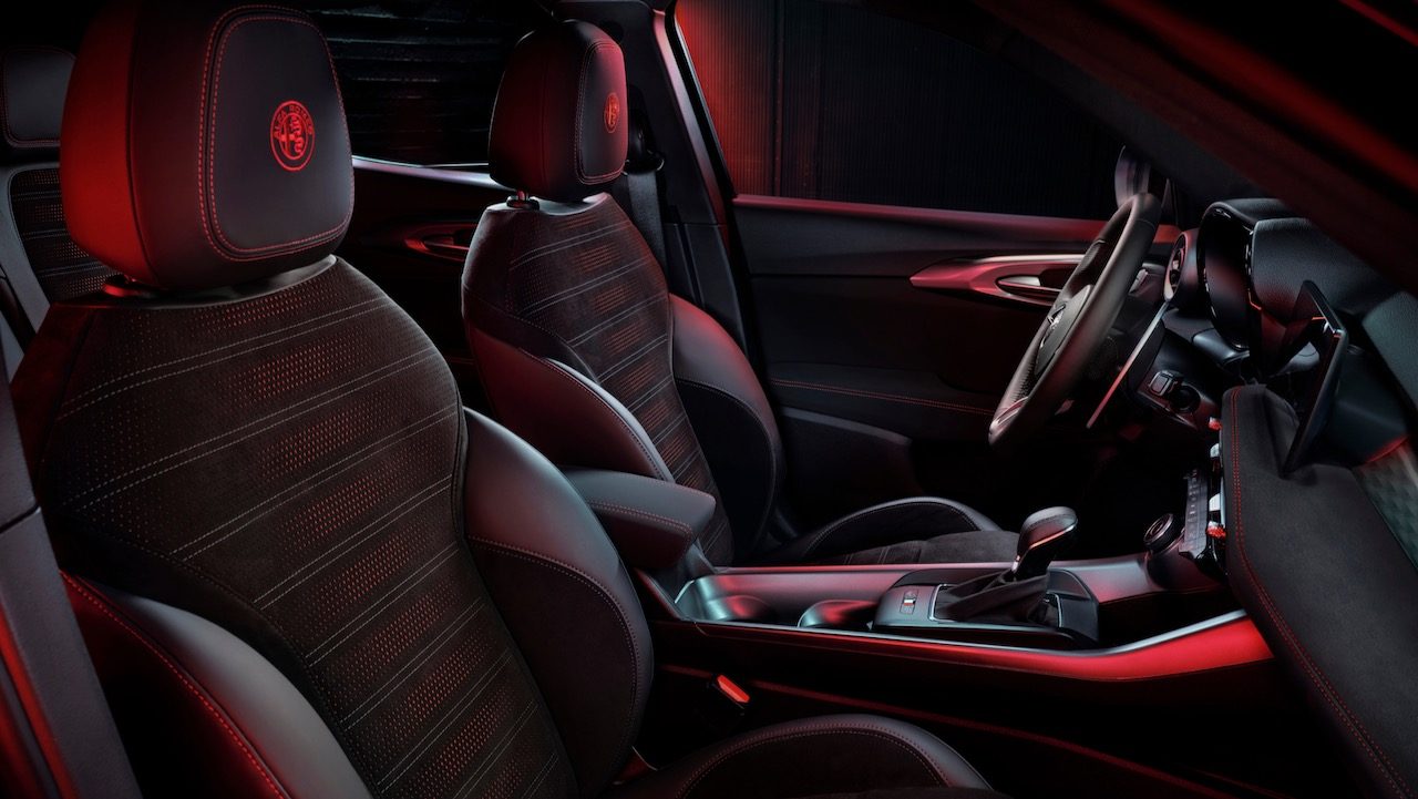 alfa romeo tonale opcion hibrida enchufable 2023 veloce european spec front seating