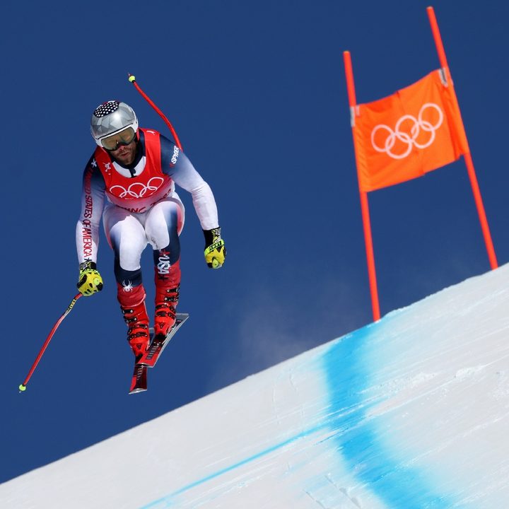El estadounidense Travis Ganong en entrenamientos de esquí en Beijing 2022