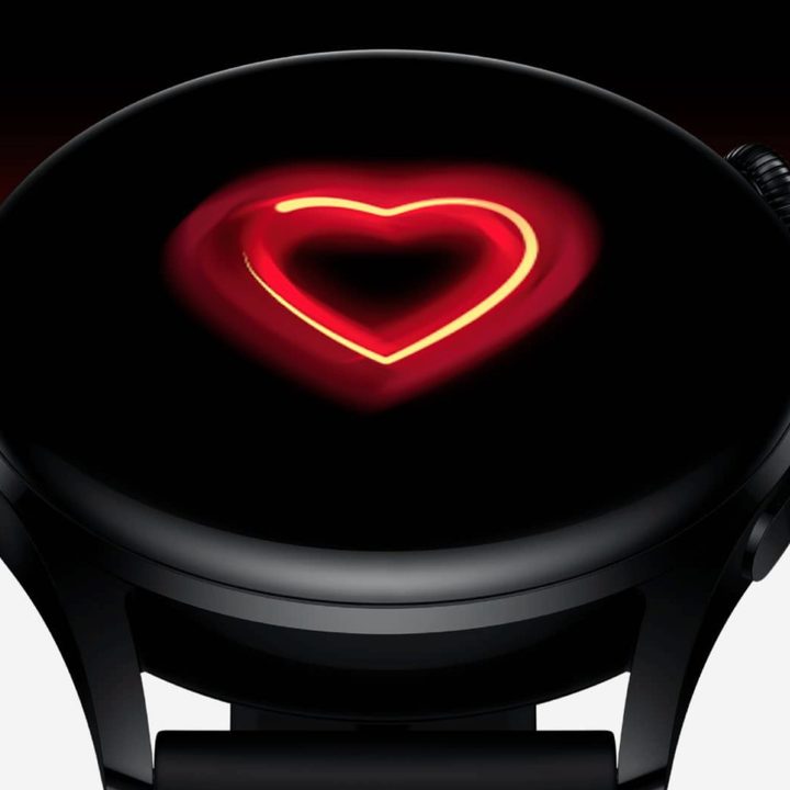 Huawei Watch 3 mostrando en su pantalla una animación de un corazón.