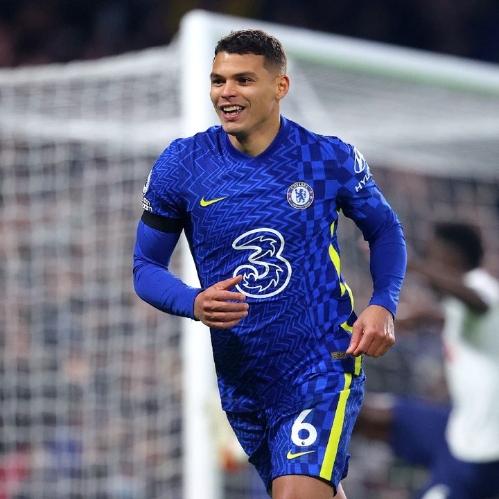 El brasileño Thiago Silva jugando por el Chelsea