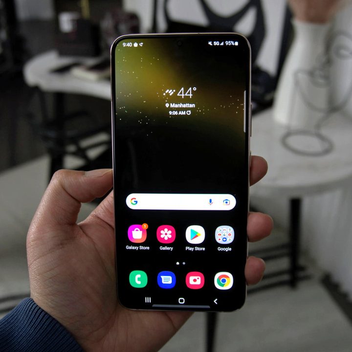 Vista frontal del S22 Plus