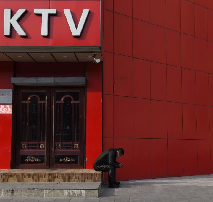 Los karaokes son esenciales en la cultura popular de China.