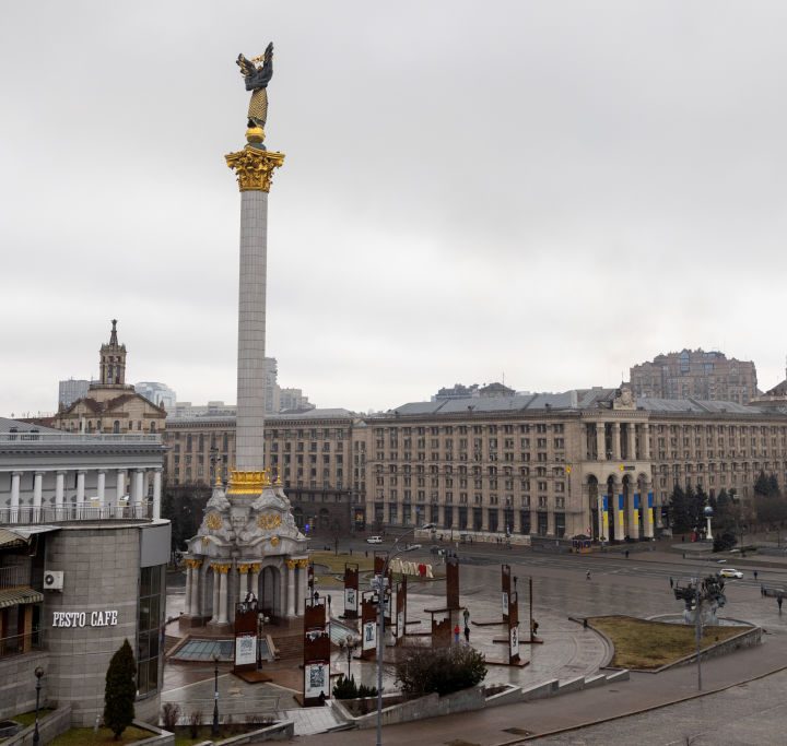 El youtuber mexicano Alex Tienda documenta su escape de Ucrania, luego de que el presidente de Rusia, Vladimir Putin, ordenó una invasión al este del país.