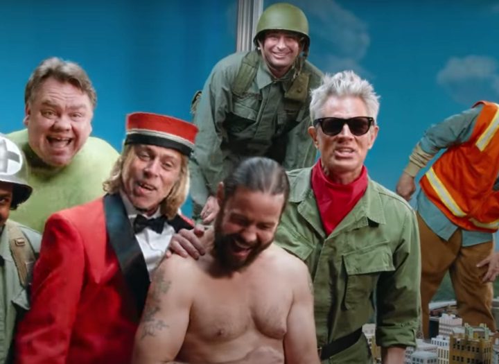 El actor Johnny Knoxville vuelve a sus 50 años a realizar nuevas locuras en Jackass Forever.