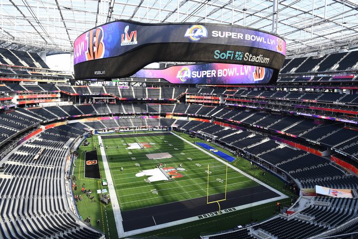 SoFi Stadium preparado para el Super Bowl LVI visto desde las alturas.