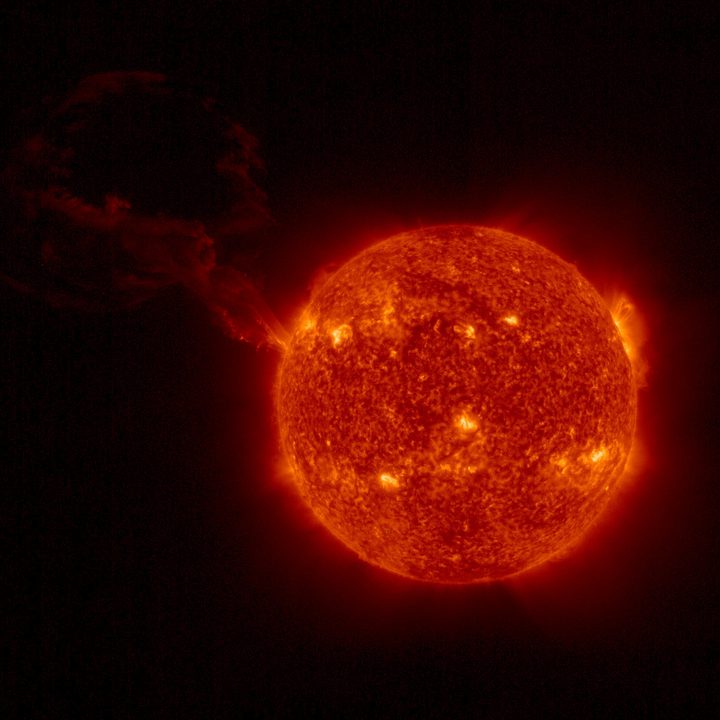 Una enorme erupción solar captada por el telescopio Solar Orbiter .