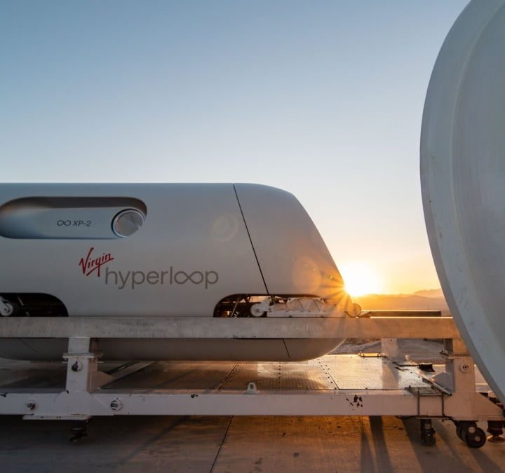 La cápsula creada por Virgin Hyperloop para el transporte de carga y pasajeros.