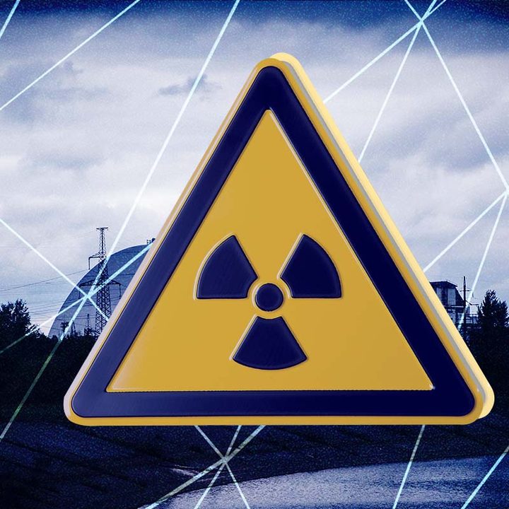 Un “trébol radiactivo", símbolo que se utiliza para indicar la presencia de radiación, sobre un fondo de Chernobyl.