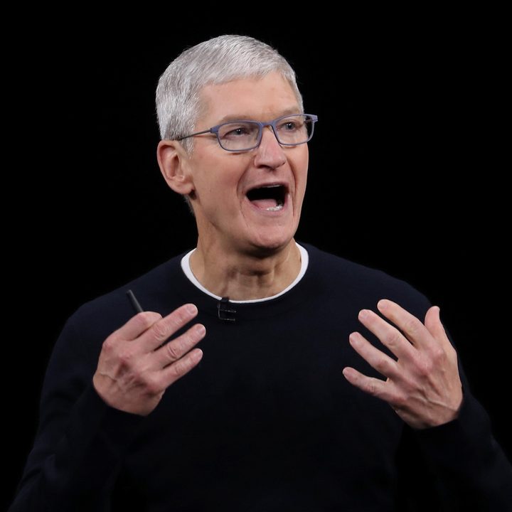 Tim Cook dirigiendo una Keynote de Apple en Cupertino.