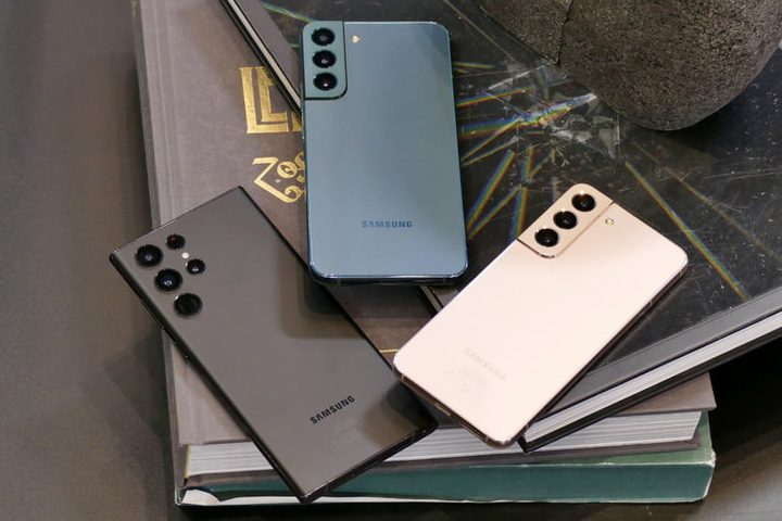 Galaxy S22 Ultra con S22 Plus y S22.