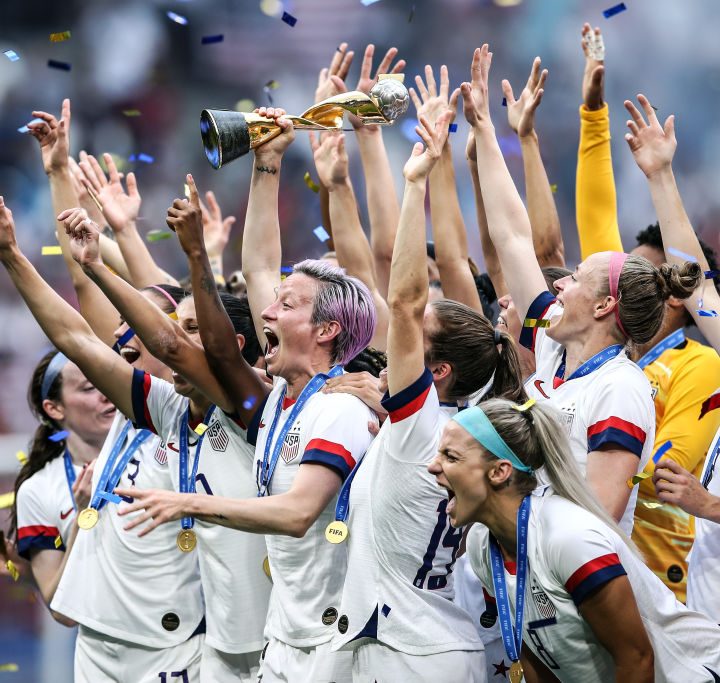 La selección de fútbol femenino de Estados Unidos celebra el título de la Copa del Mundo de 2019.