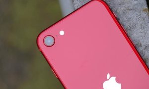 La cámara del iPhone SE 2020 se dispara
