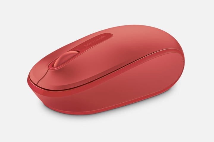 Microsoft Wireless Mobile Mouse 1850 en color rojo sobre una superficie blanca.