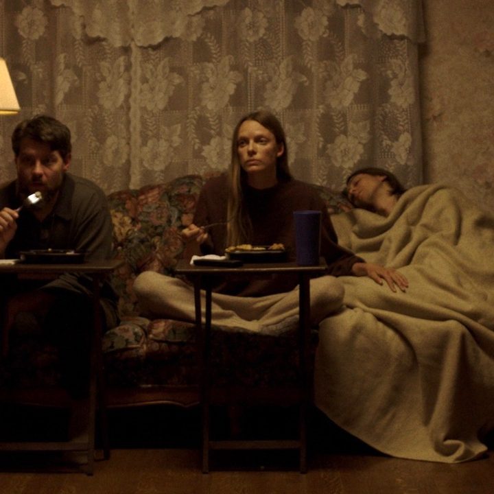 Escena de My Heart Can't Beat Unless You Tell It To (2021).