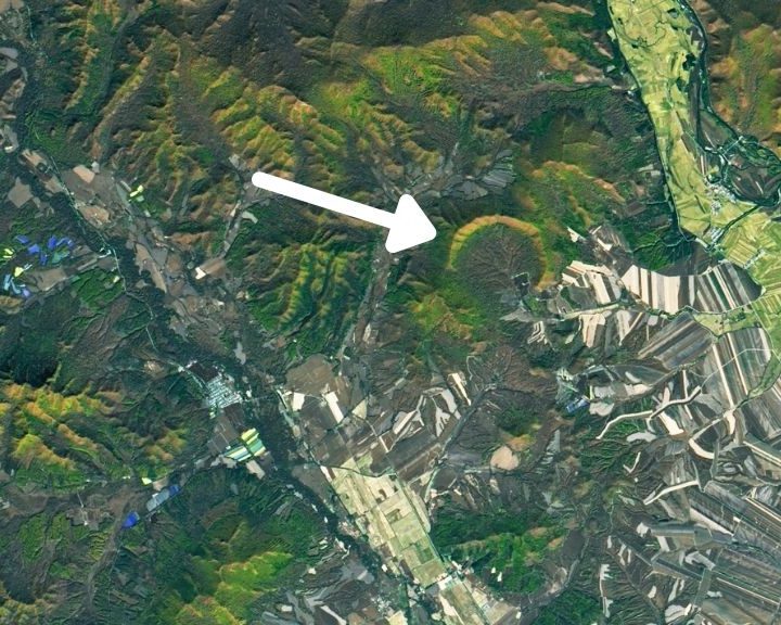 El cráter Yilan ubicado en China.