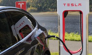 Cómo impacta el alza del níquel el valor de los automóviles eléctricos