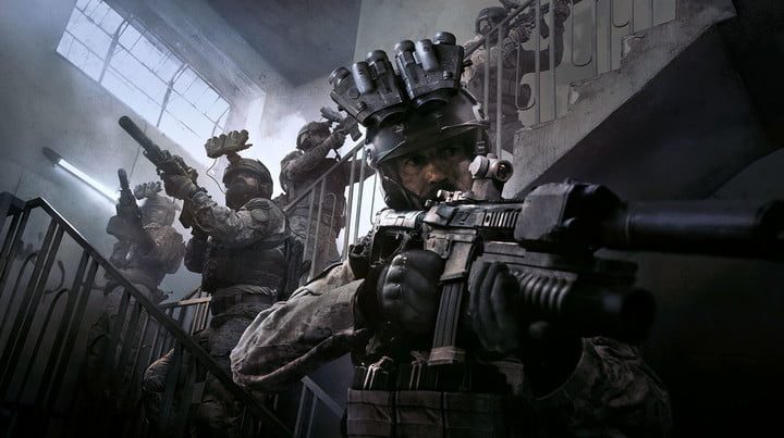 Soldados infiltrados en un edificio en Modern Warfare.