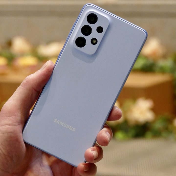 samsung galaxy a53 vs oneplus nord ce 2 5g a33 blue back 2000x1333