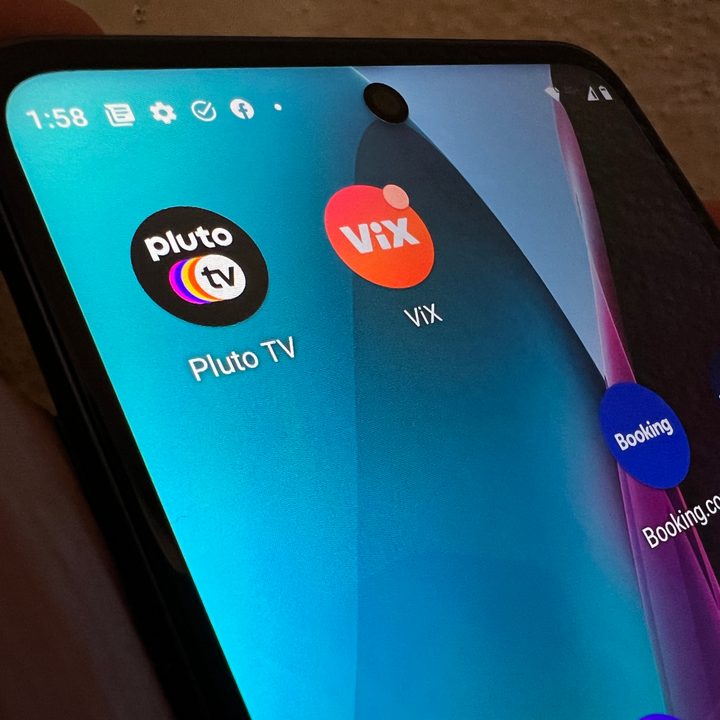 Teléfono está desplegando las aplicaciones ViX y Pluto TV, plataformas de video en streaming gratuito.