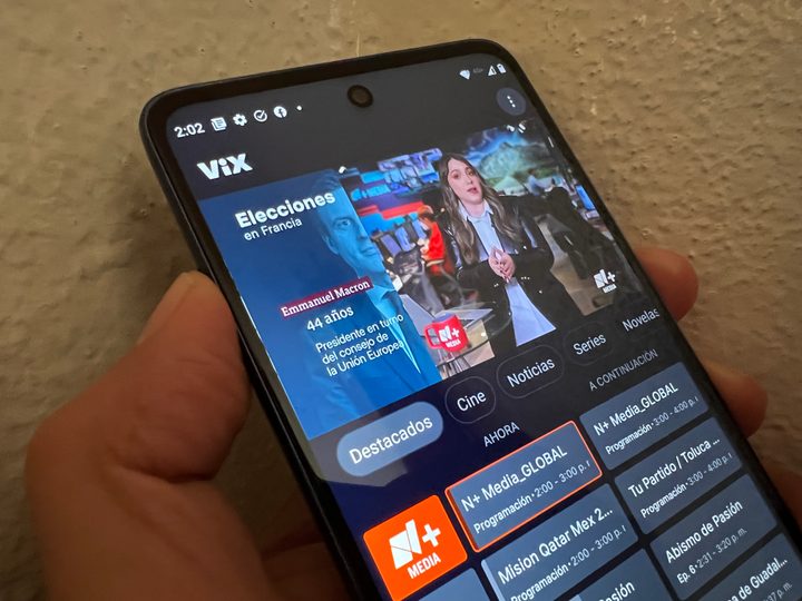Teléfono está desplegando la interfaz principal de ViX, servicio de streaming de TelevisaUnivision.