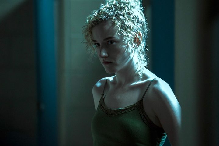 Las mejores series en Netflix – Julia Garner en una escena de "Ozark".