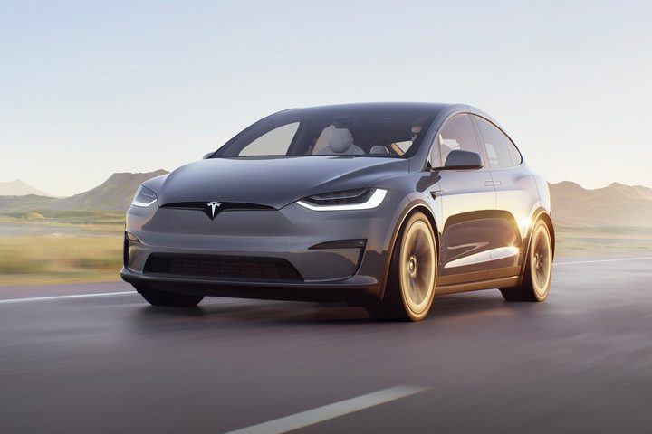Hombre exige su dinero por Tesla Model X que regresó en 2020