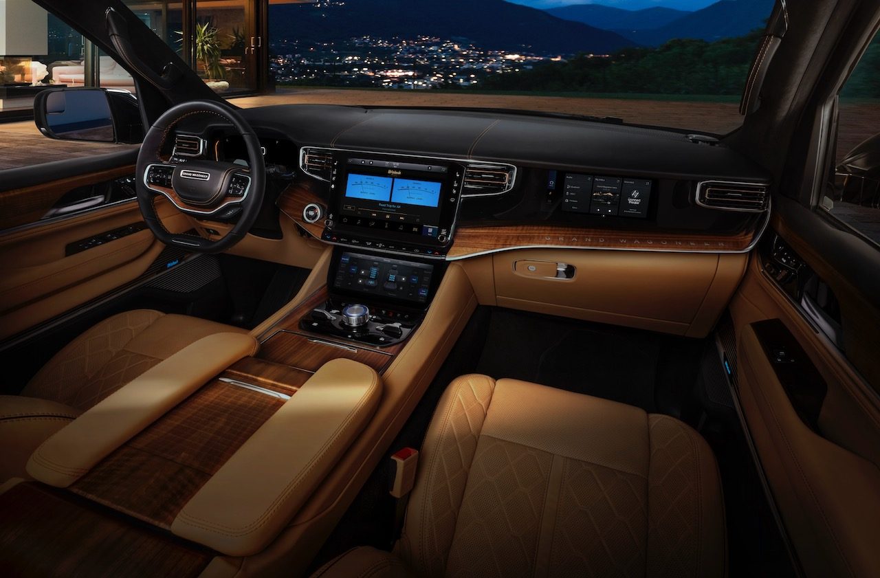 jeep grand wagoneer l nueva york 2023 features the pinnacle of premium suv interiors with a modern american style and uconnec