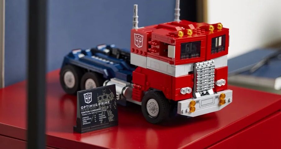 optimus prime lego transformers captura web 12 5 2022 113411 www theverge com