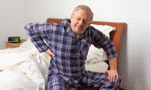 antiinflamatorios dolor cronico mature man with bad back