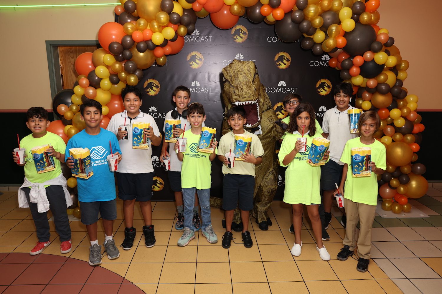 actores jurasic world regalan laptops jurassic dominion 03