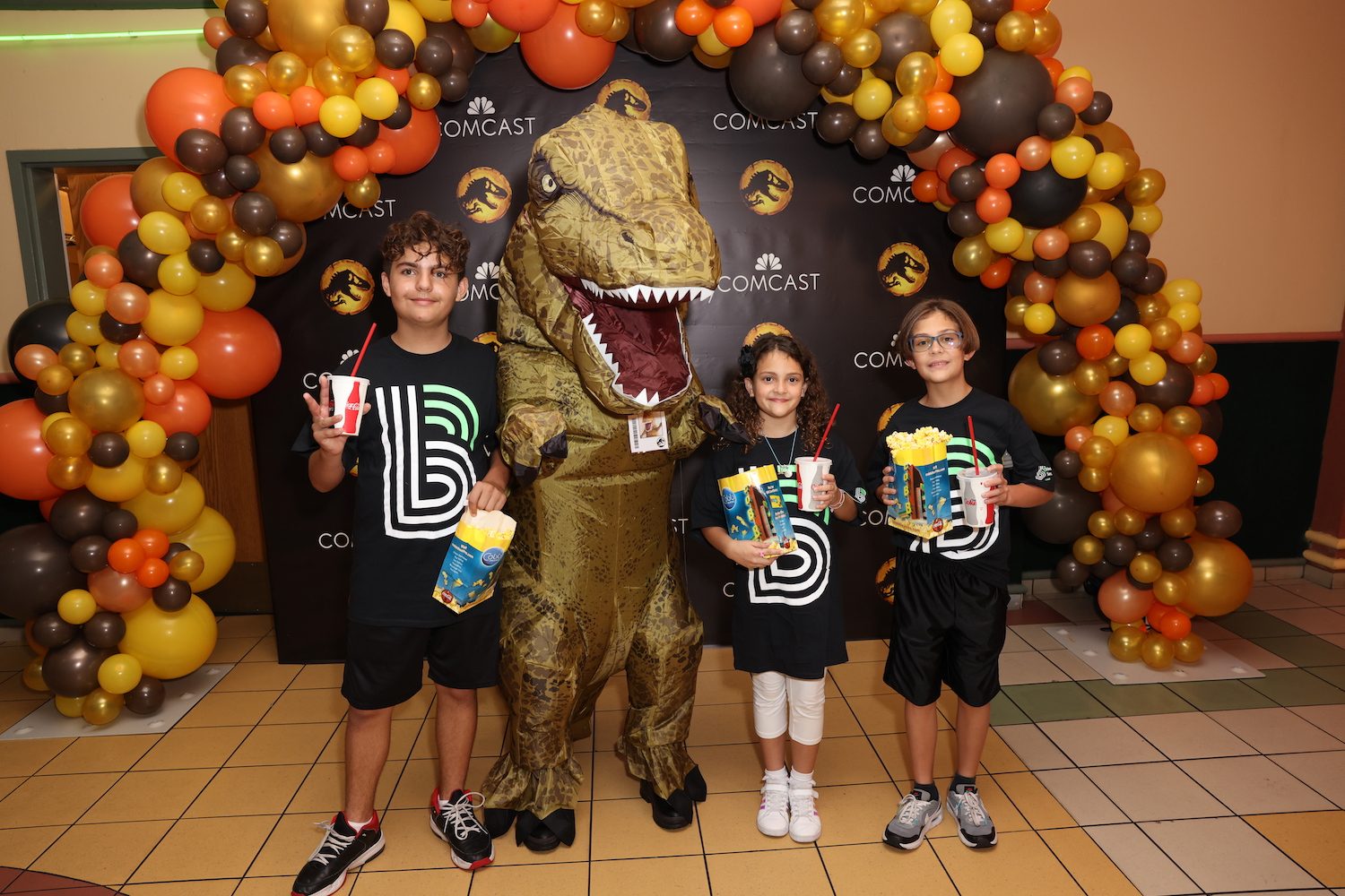 actores jurasic world regalan laptops jurassic dominion 04