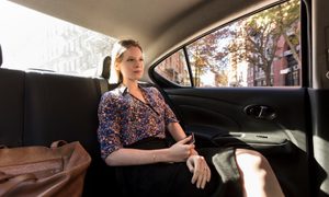 uber 550 mujeres denuncia agresion sexual woman sitting in car