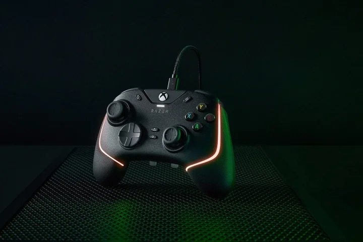 Razer Wolverine V2 Chroma Controller.
