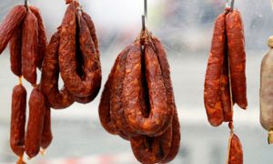 fisico frances hizo pasar chorizo por imagen del telescopio james webb tradional for sale at market  nazare portugal