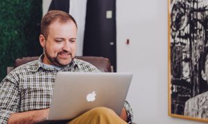 Sigue estos pasos para limpiar o restaurar de fábrica una Mac.