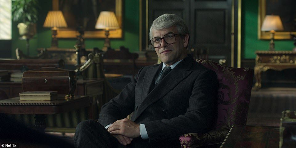 the crown 5 primeras imagenes reina isabel diana harry william 63473895 11316073 throwback jonny lee miller cut a dapper figu