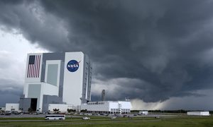 cohete lunar sls paso huracan nicole nasa cabo kennedy