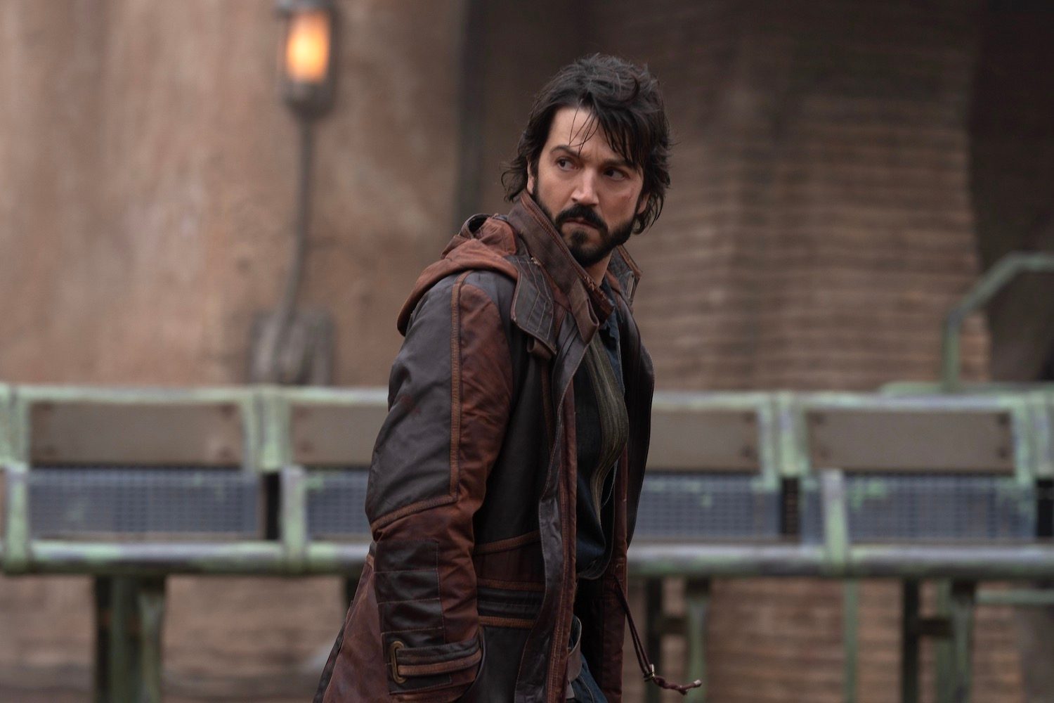 Las mejores series en Disney Plus – Diego Luna en "Andor" (2022).