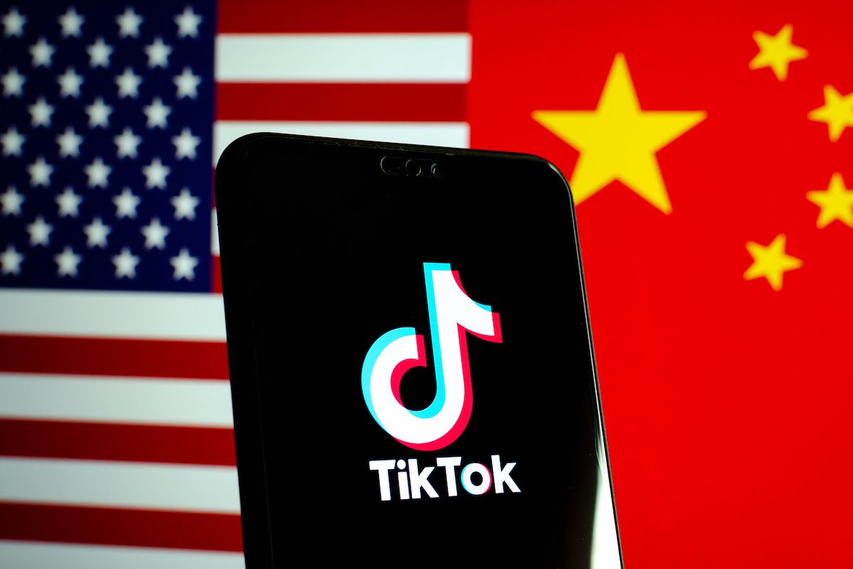TikTok banderas Estados Unidos y China