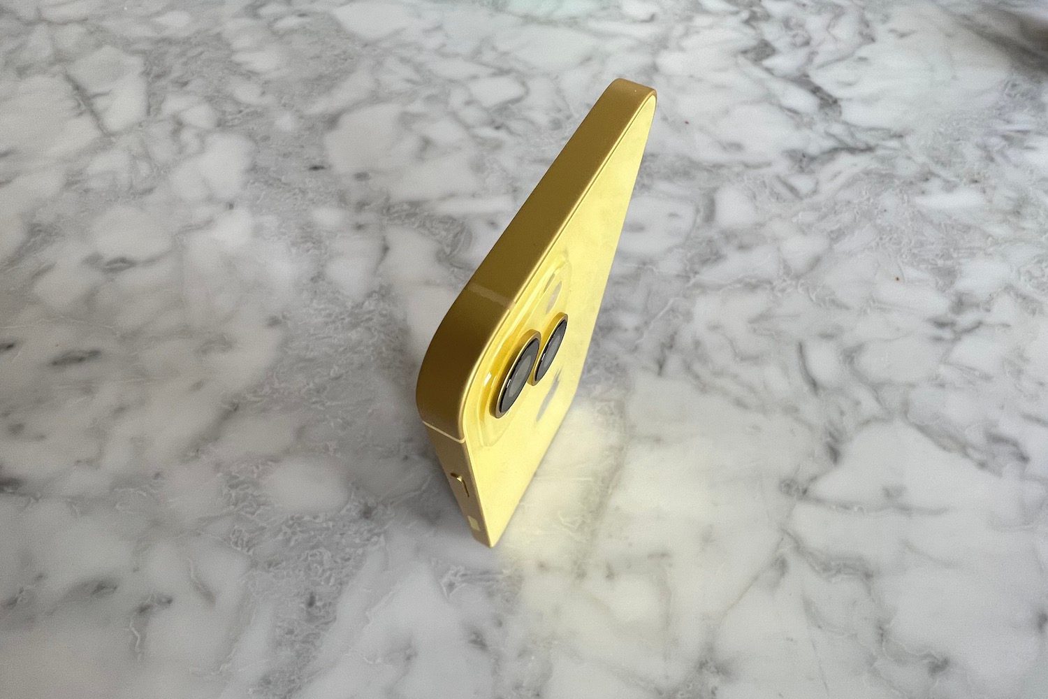 iphone 14 plus amarillo 11