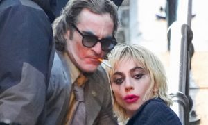 joker 2 mas fotos sets joaquin phoenix fuma lady gaga
