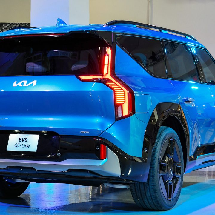 kia ev9 se presenta nyias 10