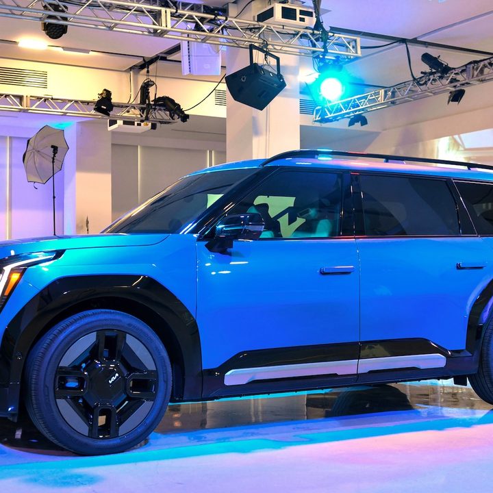 kia ev9 se presenta nyias 13