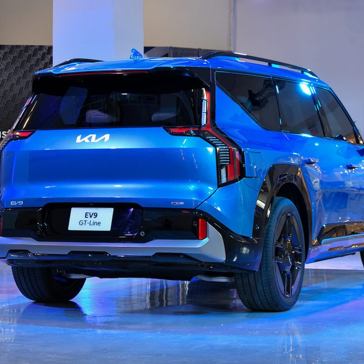 kia ev9 se presenta nyias 14