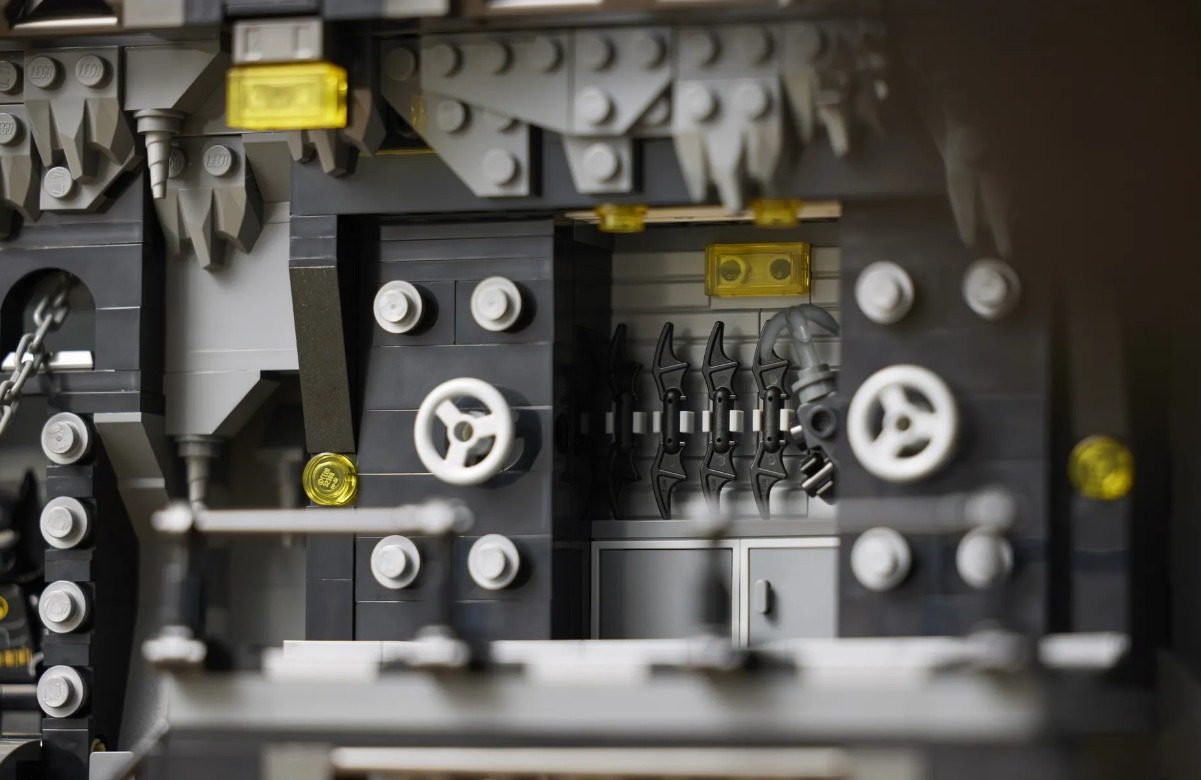 baticueva lego batman returns captura web 16 5 2023 13856 www theverge com