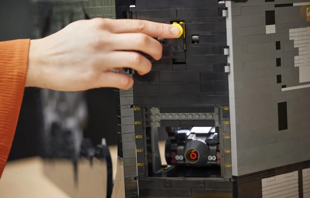 baticueva lego batman returns captura web 16 5 2023 13920 www theverge com