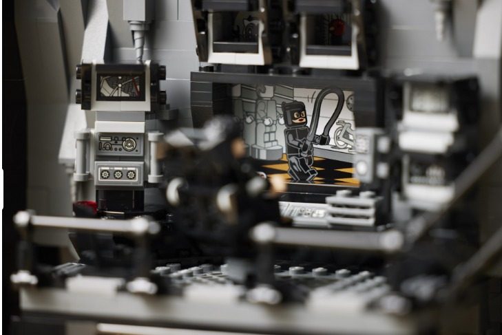 baticueva lego batman returns captura web 16 5 2023 13936 www theverge com