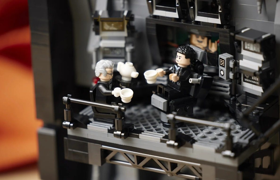baticueva lego batman returns captura web 16 5 2023 1397 www theverge com